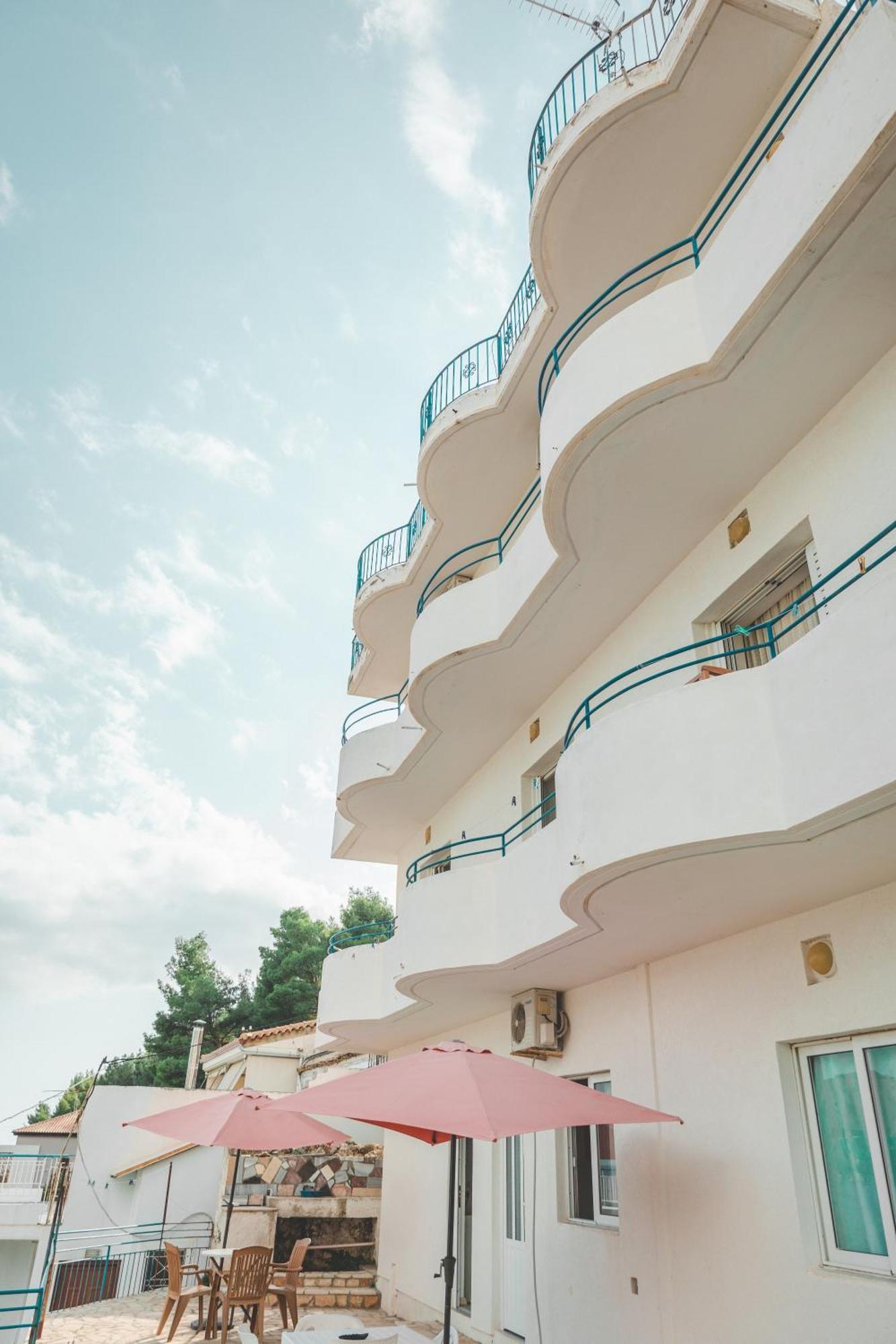 Rooms By The Sea Himarë Extérieur photo