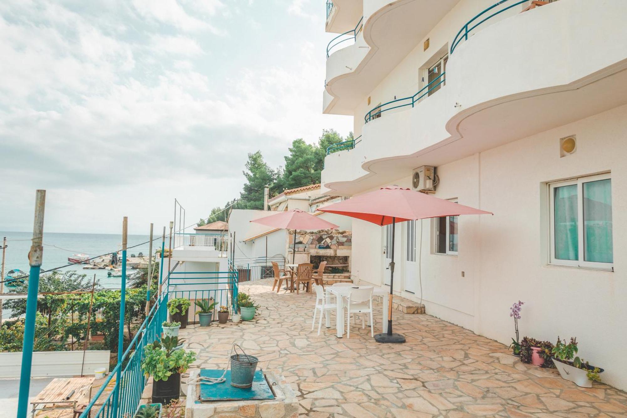 Rooms By The Sea Himarë Extérieur photo